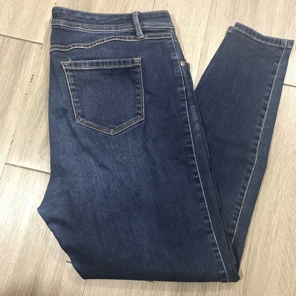 torrid Denim - Torrid MediumWash Mid-Rise Tapered Leg Jeans          ‎ size 14R